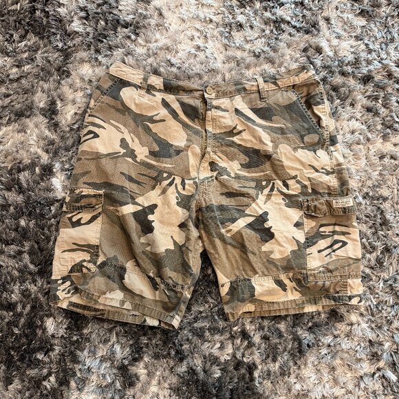 Wrangler Mens Relaxed Fit Cargo Shorts w/ Stretch Beige Khaki Camo 42 - Picture 1 of 7